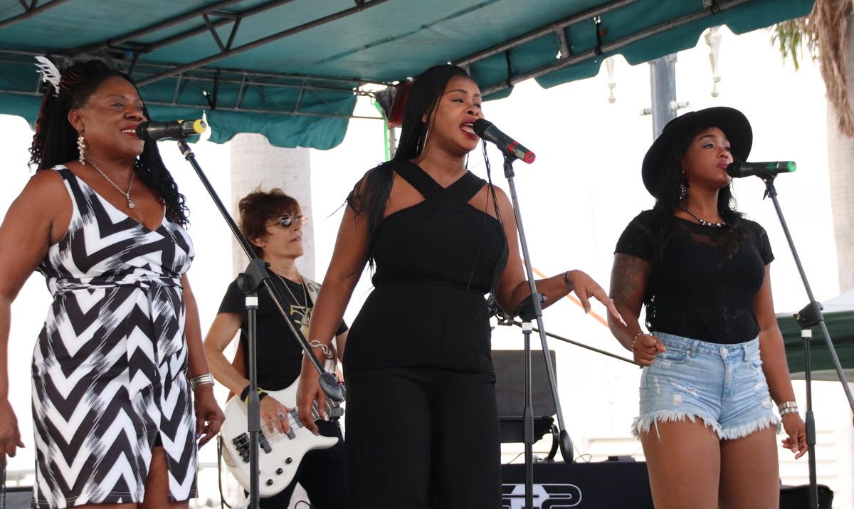 Three omen singing gospel